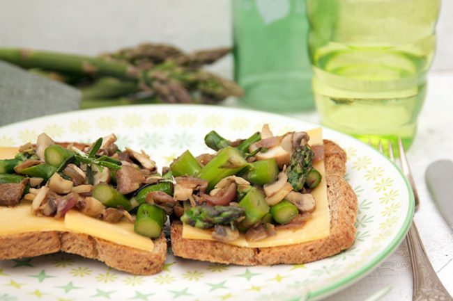 toast_asperges toast met champignons en asperges