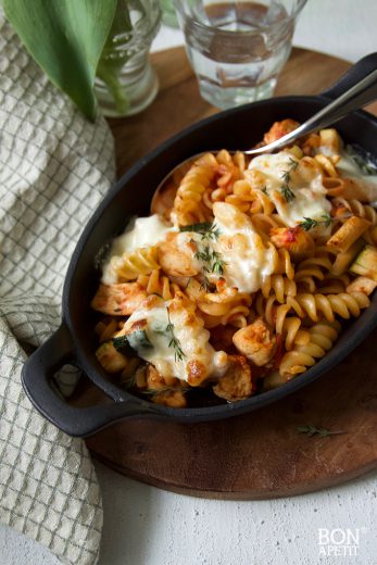 cheesy pasta met kip en courgette