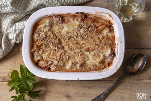 pastitsio ovenschotel met penne, gehakt en knoflook