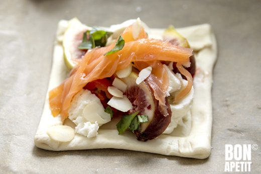 bladerdeeg met zalm en vijgen